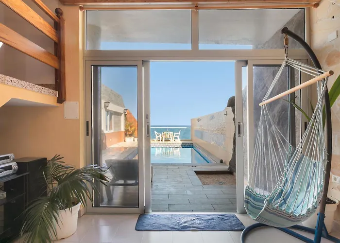 Seaside House With Heated Pool