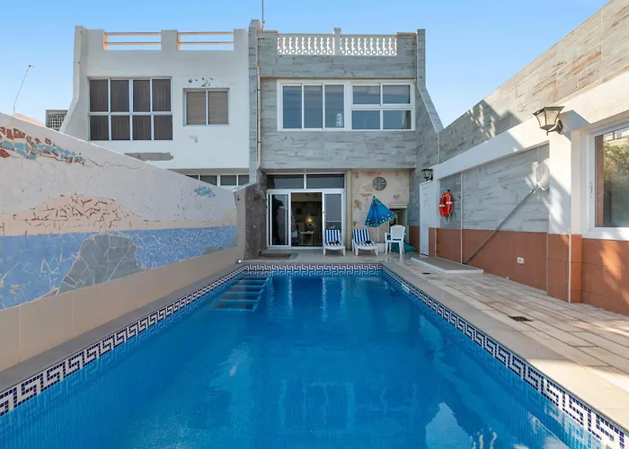 Seaside House With Heated Pool *