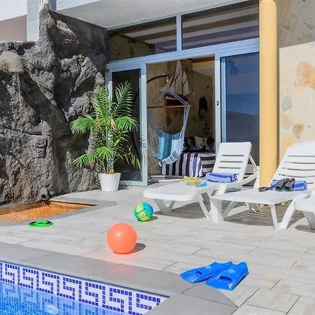 Seaside House With Heated Pool *