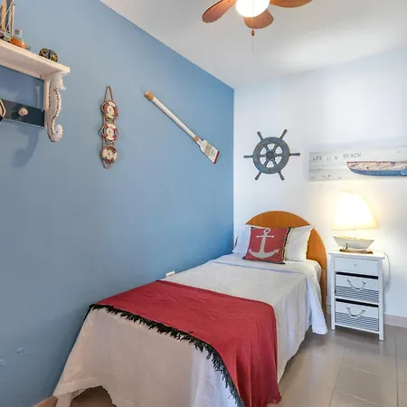 Semesterbostad Seaside House With Heated Pool