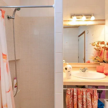 Semesterbostad Seaside House With Heated Pool