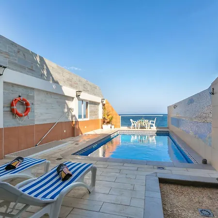 Seaside House With Heated Pool Semesterbostad