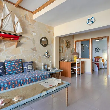 Prázdninový dům Seaside House With Heated Pool *