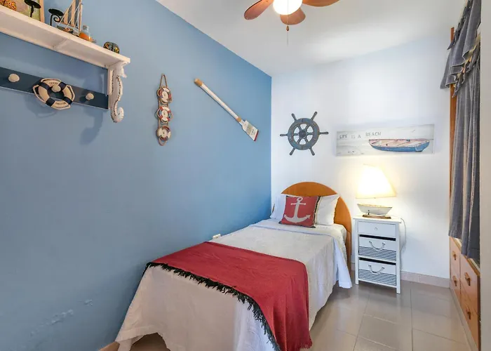 Hébergement de vacances Seaside House With Heated Pool