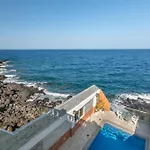 Seaside House With Heated Pool Nyaraló *