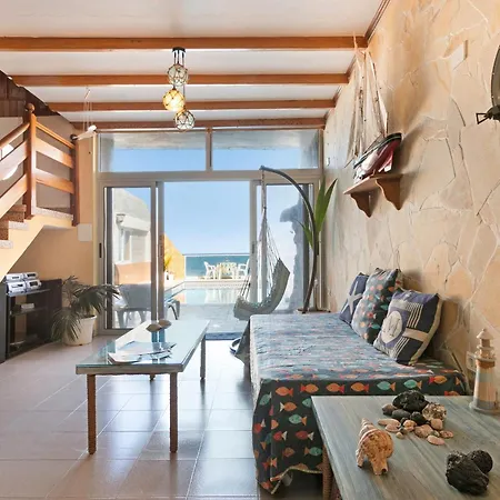 Seaside House With Heated Pool Feriehus *