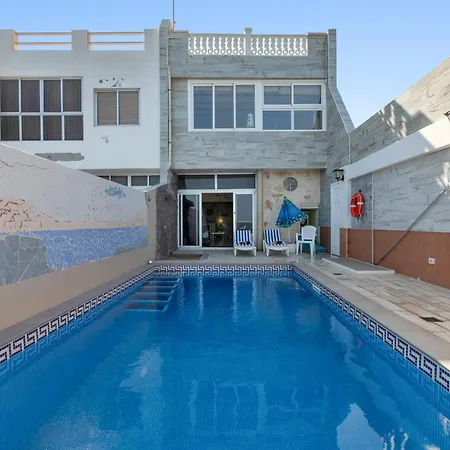 Seaside House With Heated Pool Дом отдыха *