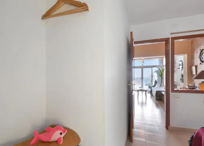 Seaside House With Heated Pool Feriehus